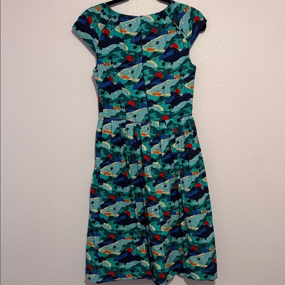 Emily and Fin Claudia Road Trippin - Picture 2 of 6